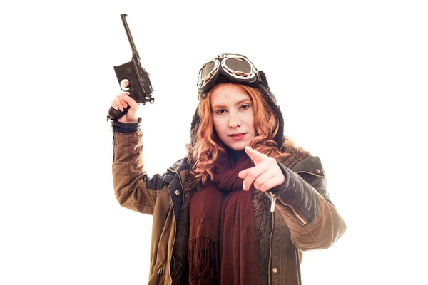 Pelirroja chica con vintage mauser pistola aislado en blanco —  Fotos de Stock