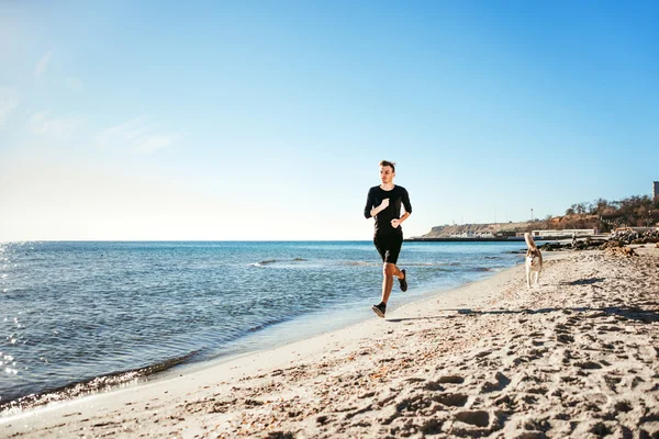 Mężczyzna biegacza jogging z psami — Zdjęcie stockowe