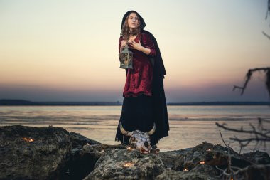 Pratik sihirli gece cadı. Cadılar Bayramı kavramı