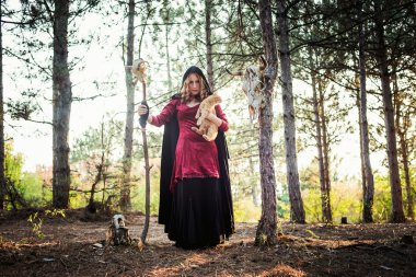 Ahşap cadı. Pratik büyü. Cadılar Bayramı kavramı