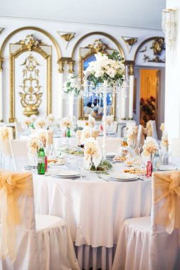 Akşam yemeği için masa hazır.