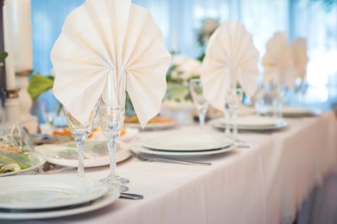 Akşam yemeği için masa hazır.