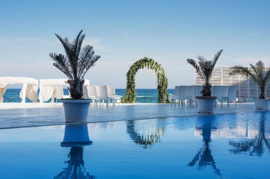 Sahilde güzel düğün kurma