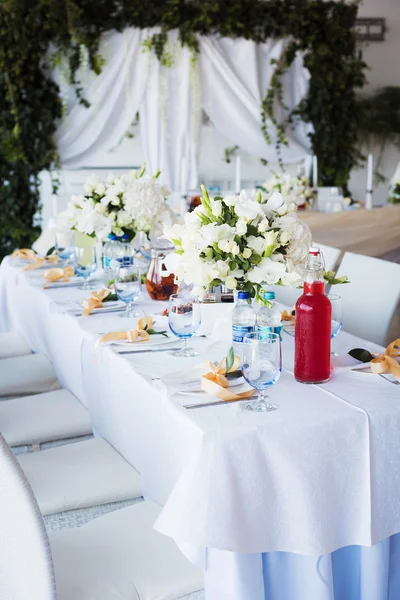 Conjunto de mesa para o casamento ou outro jantar evento servido — Fotografia de Stock