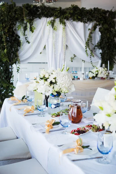 Conjunto de mesa para o casamento ou outro jantar evento servido — Fotografia de Stock