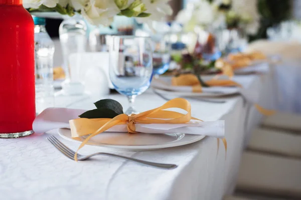 Conjunto de mesa para o casamento ou outro jantar evento servido — Fotografia de Stock