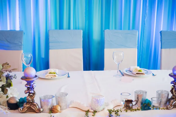 Столик на свадьбу или другой праздничный ужин — стоковое фото