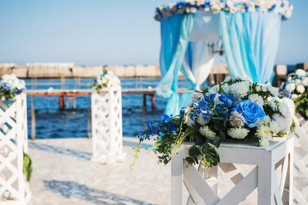Belle installation de mariage sur la plage — Photo
