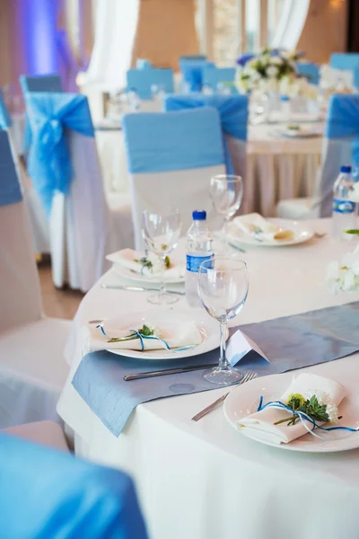 Ensemble de table pour mariage ou un autre dîner d'événement traiteur — Photo