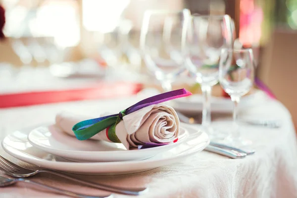 Stół nakryty na wesele lub inny kolacja imprezy cateringowej — Zdjęcie stockowe