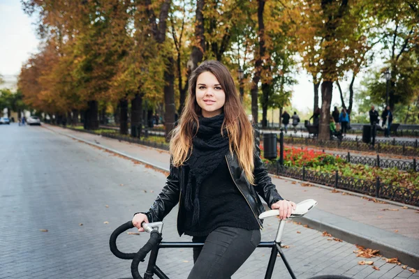 Young female riding a bicycle, girl with fixed gear bike — Stock Photo, Image