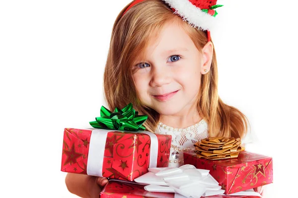 Lilla vackra flicka i vit klänning med julklappar isolerad på vit — Stockfoto