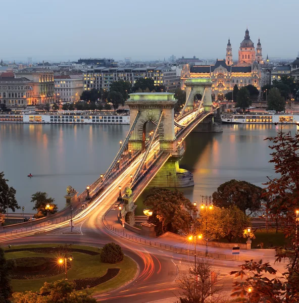 The Szechenyi Chain Bridge is a suspension bridge that spans the River Danube between Buda and Pest, the western and eastern sides of Budapest, the capital of Hungary. Stock Picture