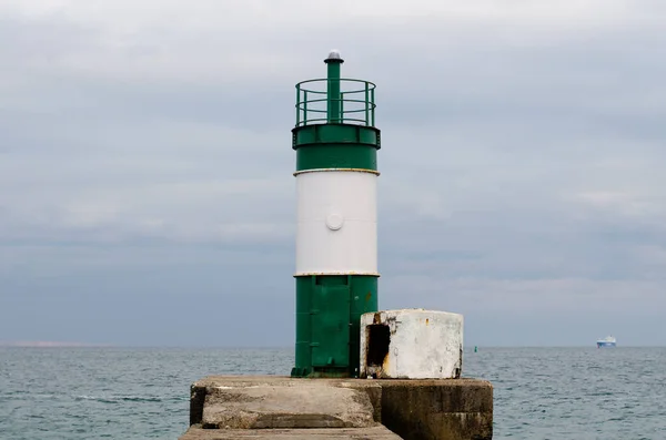 Muelle Marino Faro Mar Hito Para Los Barcos Puerto Marítimo Fotos de stock