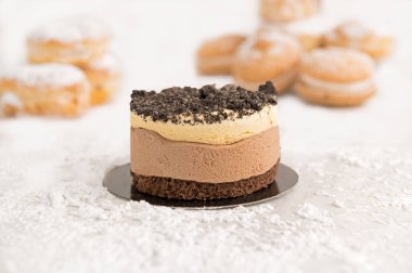 Yakından bakınca bisküvi ezmesi.