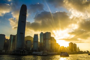 Hong Kong 'da günbatımı koyu.