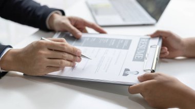 Bir belge imzalayın, iş sözleşmesi belgelerinin imzalanması, başvuru sahipleri yasal olarak şirkette çalışmak, istihdam ve yeni personel temsilcileri seçimi konsepti için seçilir..