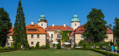 Ksiaz kale avlusunda, Polonya