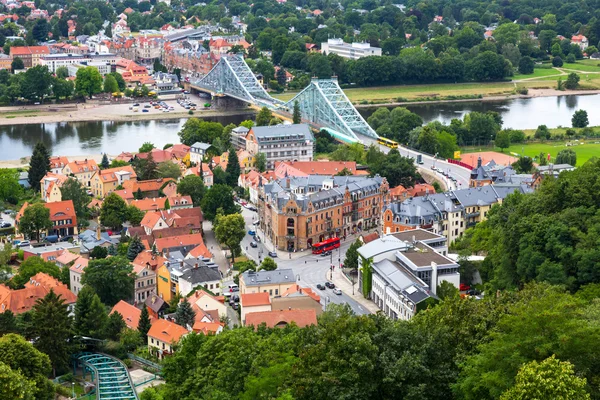 Tahıl ve Schillerplatz Monoray Dresden Loschwitz görünümünü