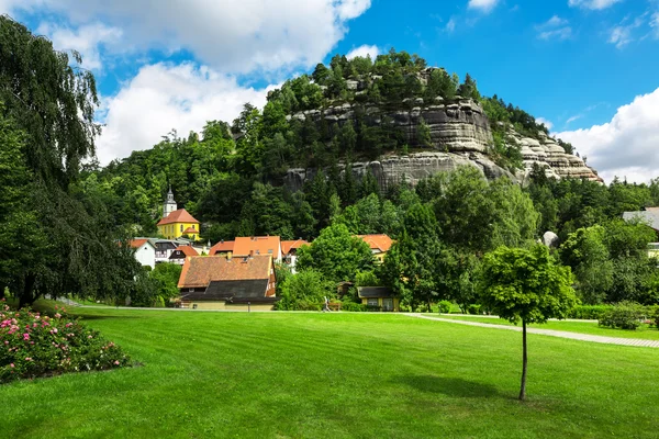 Oybin balneario, castillo y monasterio en Sajonia —  Fotos de Stock