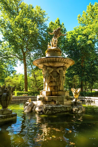 Fuente en el Jardín Botánico de Aranjuez —  Fotos de Stock