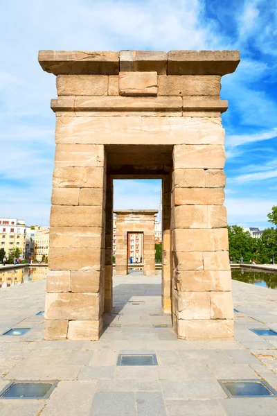 Kapıdan Gates Debod Tapınağı için göster