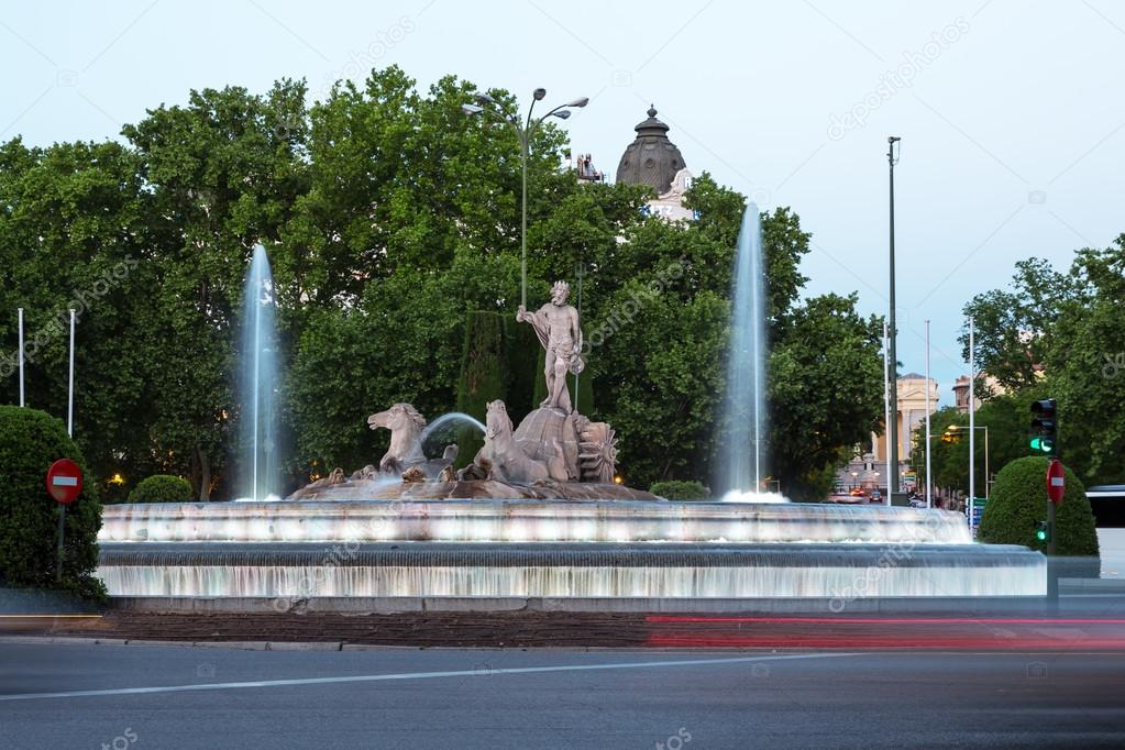 Neptune Chariot Horses Statue Fountain Madrid Spain