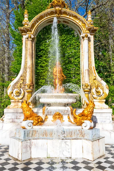 La Granja, kilde Statue av Minerva – stockfoto