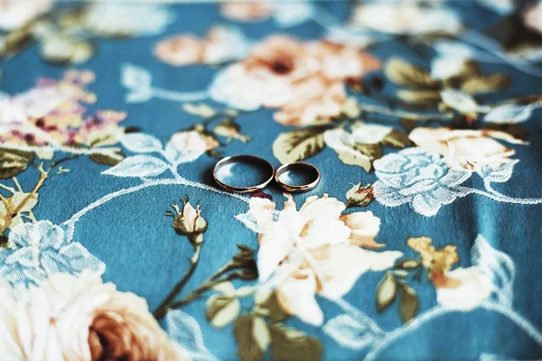 Wedding Rings Beautiful Textile Flowers — Stock Photo, Image