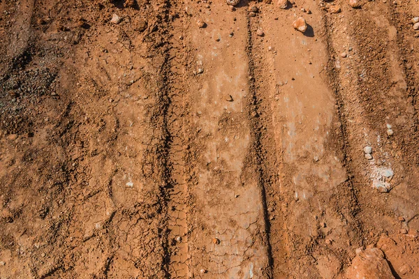 Textura de sujeira castanha com marcas de pneus tratores — Fotografia de Stock