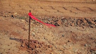 Kırmızı bayrak çekme inşaat Makinası ile metal anket peg