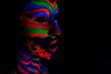 Kadınla yapmak kadar parlayan Uv floresan tozu sanat