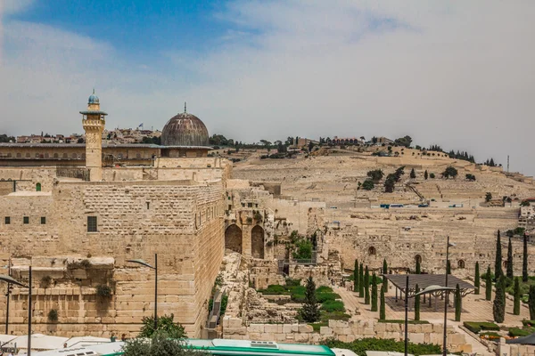 エルサレムの旧市街でアリ-Aqsa モスク イスラエル ユダヤ人の四分の一では、屋根から見た — ストック写真