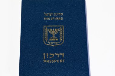 Beyaz arka planda - üst görünüm İsrail pasaportu