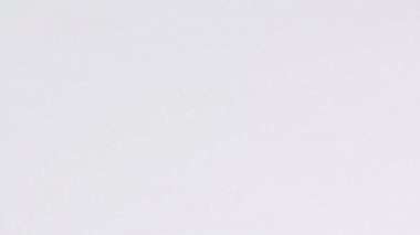 İsrail pasaportu beyaz arka plan üzerinde sağ kaydırma