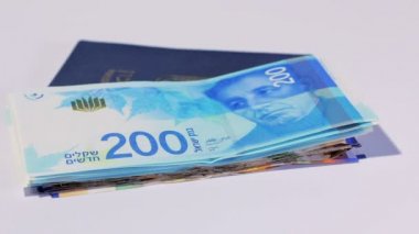 Dönen İsrail para reçeteleri 200 şekel ve İsrail pasaportu