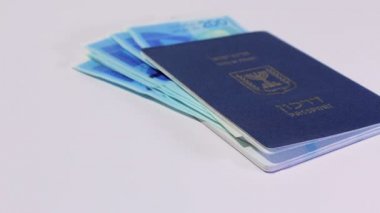 Dönen İsrail para reçeteleri 200 şekel ve İsrail pasaportu
