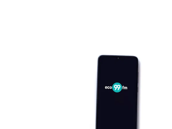 ลอด สราเอล กรกฎาคม 2020 าจอเป วแอพ Eco99Music อมโลโก บนจอแสดงผลของสมาร ทโฟนม — ภาพถ่ายสต็อก