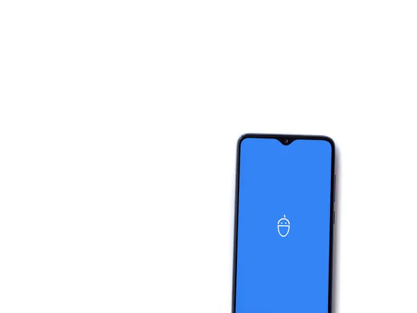 以色列罗德 2020年7月8日 罗宾应用启动屏幕 屏幕上有一个白色背景的黑色智能手机的展示标志 带有复制空间的顶视图平面布局 — 图库照片