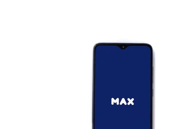 イスラエル ロッド 2020年7月8日 白を背景に隔離された黒の携帯電話の表示にロゴとマックスアプリの起動画面 コピースペース付きのトップビューフラットレイ — ストック写真