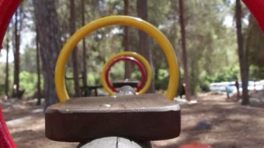 Sallanan salıncak, yakın çekim