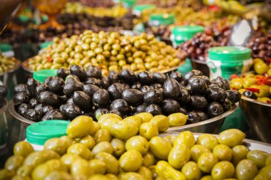 Bir pazar ahır, zeytin