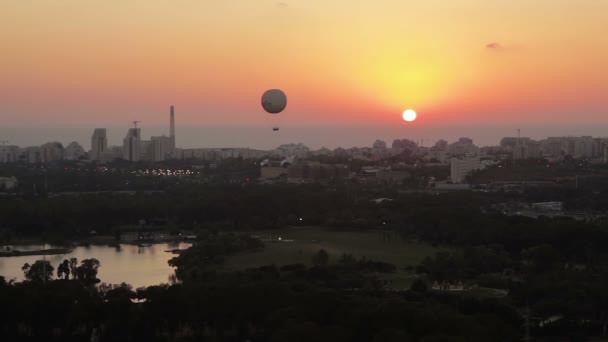 Vista aérea de Tel Aviv ao pôr do sol — Vídeo de Stock