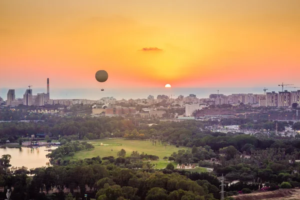 Tel Aviv skyline at sunset — Stock Photo, Image