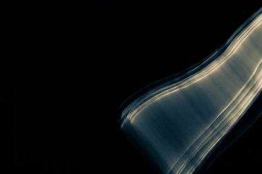 Soyut eğri mavi ve sarı çizgiler parlayan