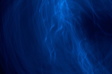 Soyut kavisli mavi çizgiler parlayan