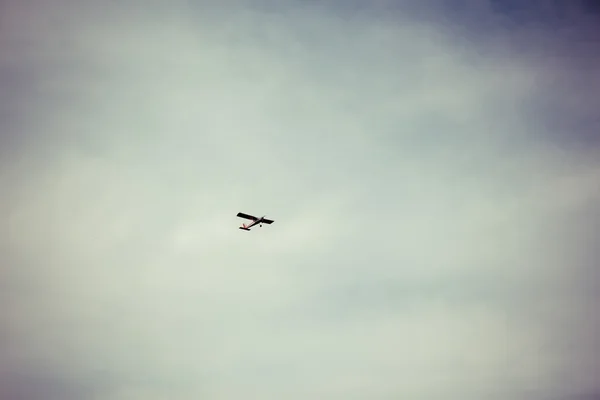 Light aircraft flying in the sky — Stock Photo, Image