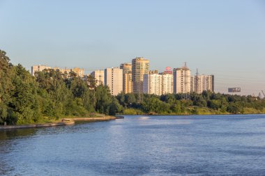 Moskova - 12 Temmuz 2014: Khimki rezervuar shore