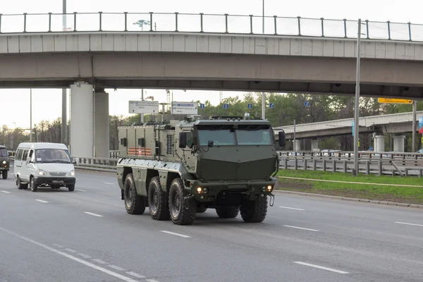 МОСКВА - 4 мая 2015 г.: Военная техника на Ленинградском проспекте — стоковое фото