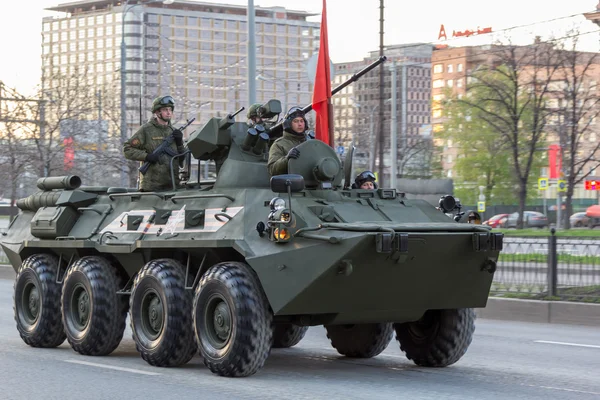 МОСКВА - 4 мая 2015 г.: Военная техника на Ленинградском проспекте — стоковое фото